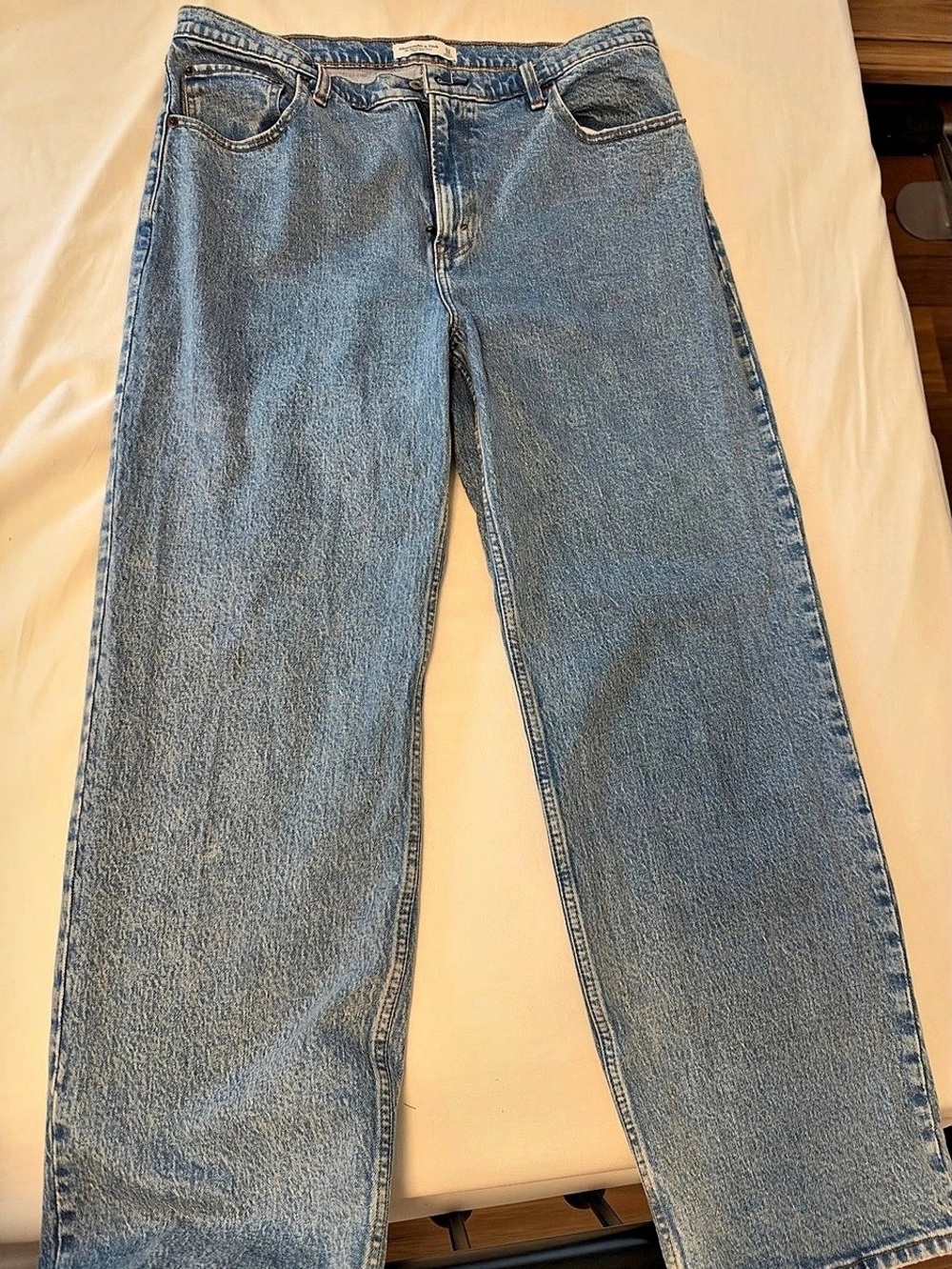Abercrombie & Fitch The '90s Relaxed Jean High Rise Blue Jeans Waist 33 (16)